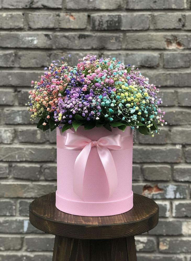 Цветочная композиция из Гипсофила и Розы в шляпной коробке в Коростово