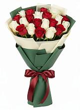 Букет Микс из красных и белых роз в Коростово