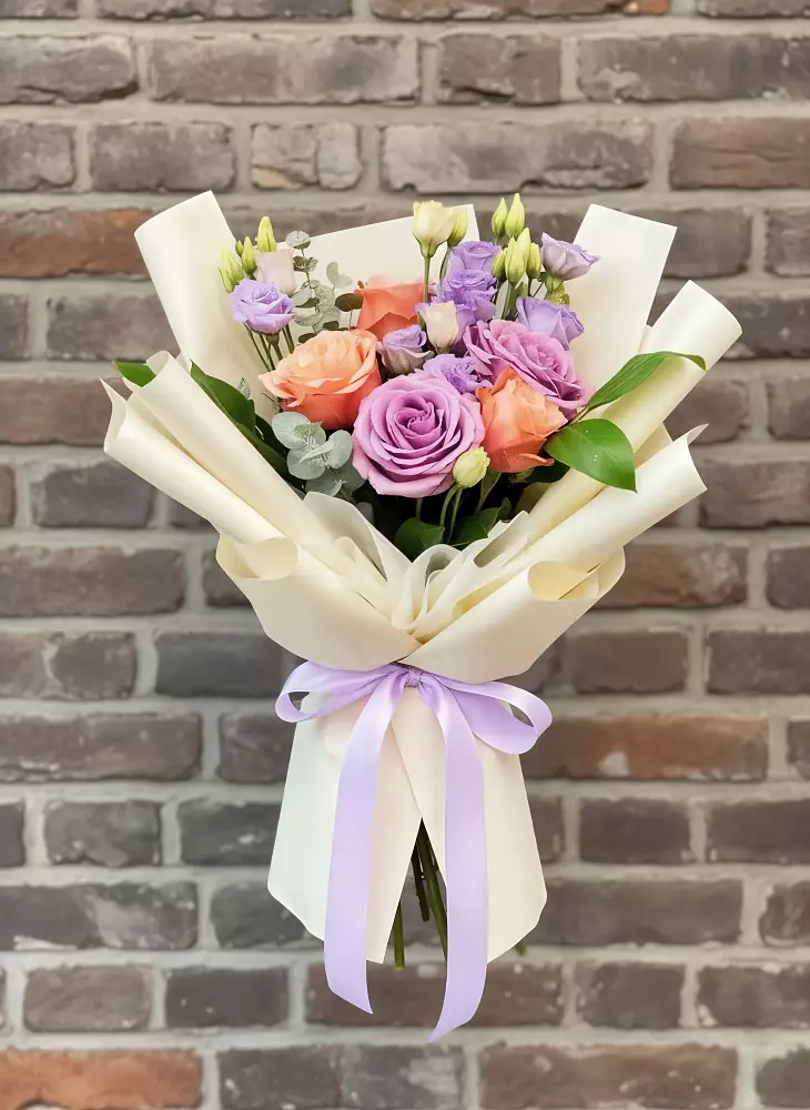 Букет цветов из: Лизиантусы и Розы в Коростово