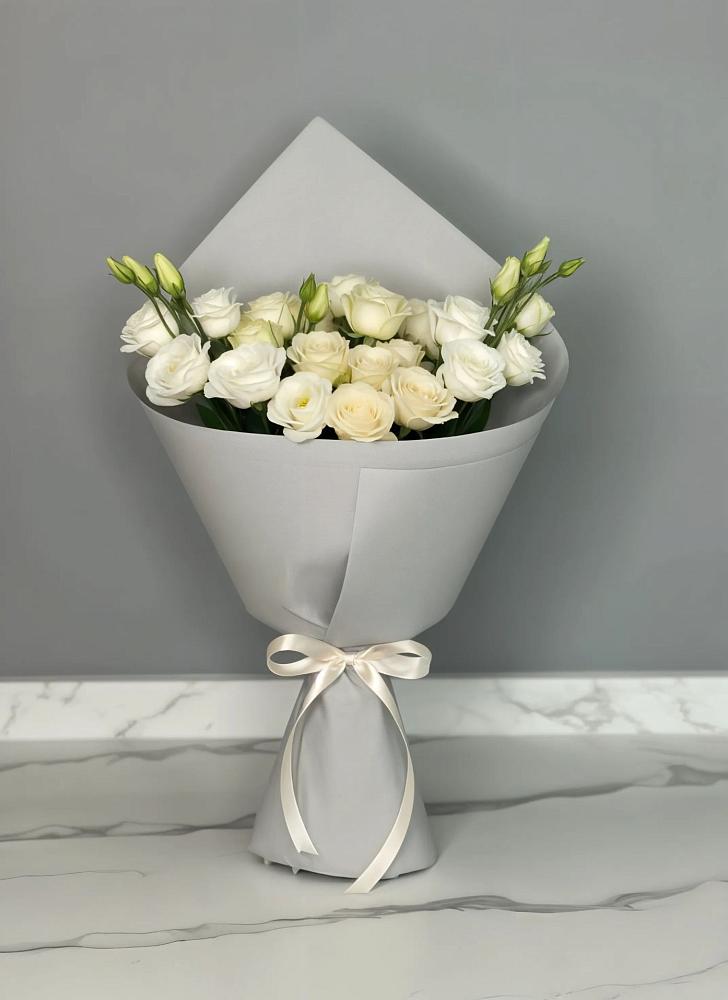 Букет цветов из: Розы и Лизиантусы в Коростово