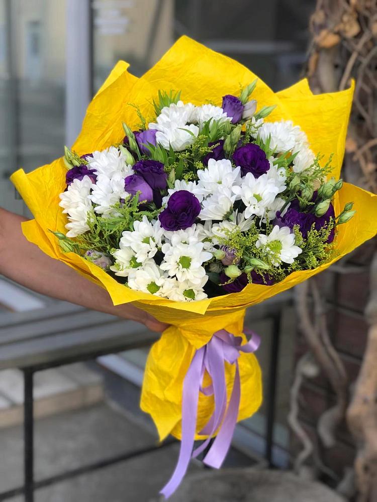 Букет цветов из: Ирисы, Хризантемы и Ромашки в Коростово