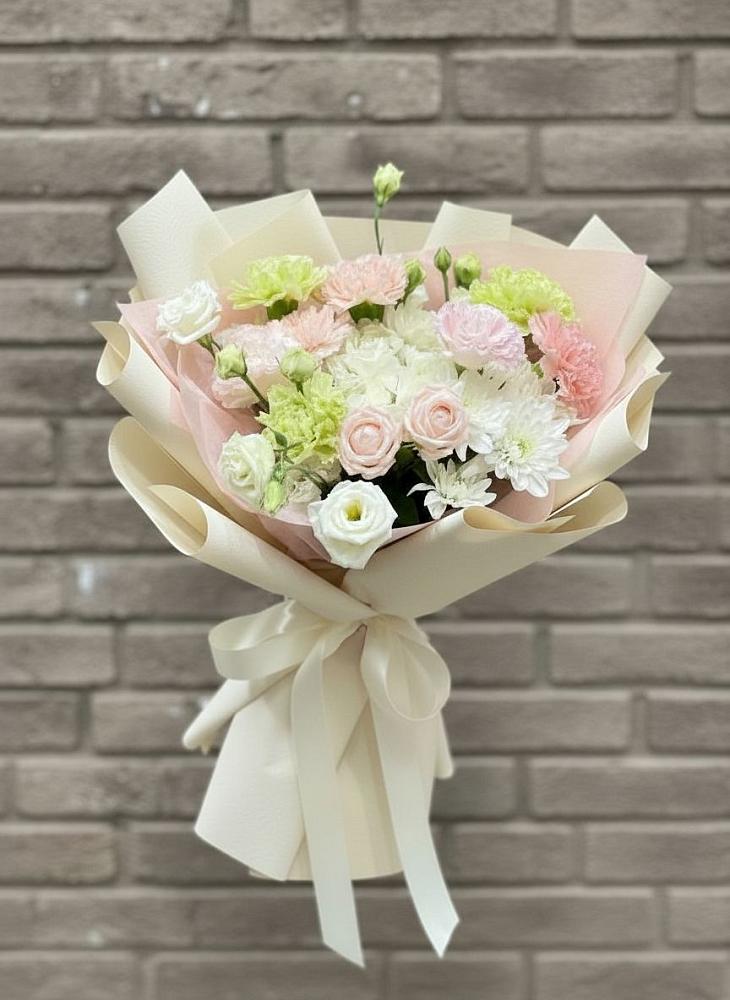 Букет цветов из: Гвоздики, Розы, Лизиантусы и Хризантемы в Коростово