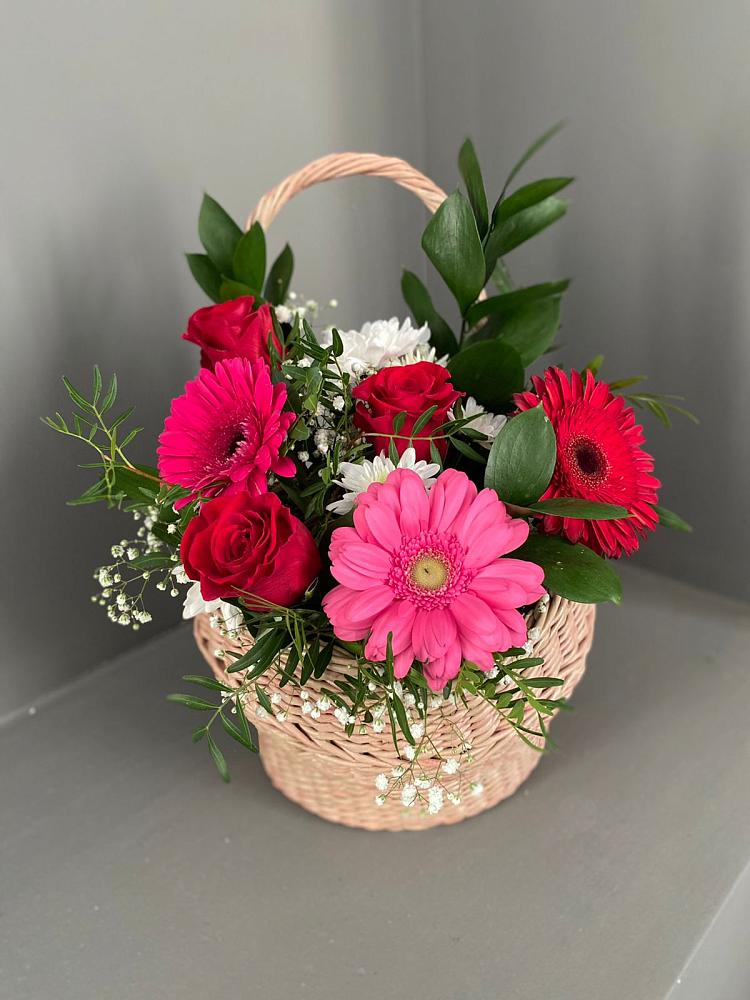 Цветочная композиция из Розы, Хризантемы и Герберы в корзине в Коростово