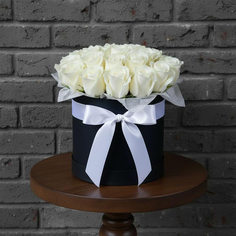 Цветочная композиция из Розы в шляпной коробке в Коростово