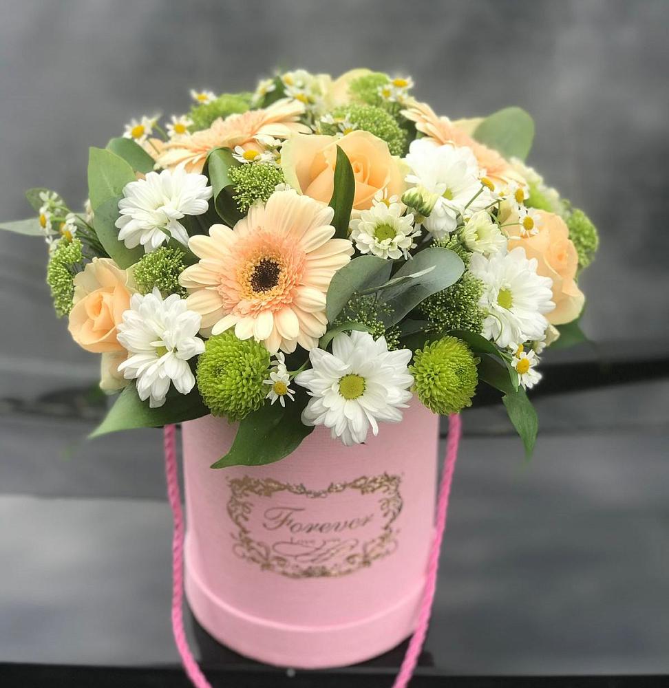 Цветочная композиция из Розы, Герберы и Хризантемы в шляпной коробке в Коростово