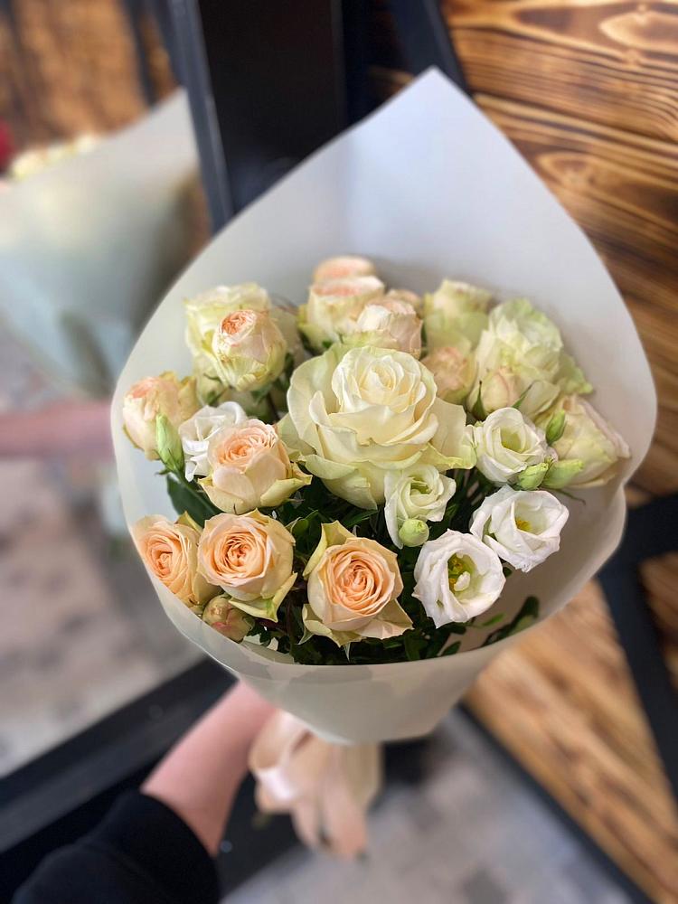 Букет цветов из: Розы и Лизиантусы в Коростово